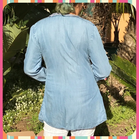 ELIE TAHARI Blue Chambray Ruffle Neckline Buttoned Shirt Long Sleeve Top Size XS - Picture 4 of 6